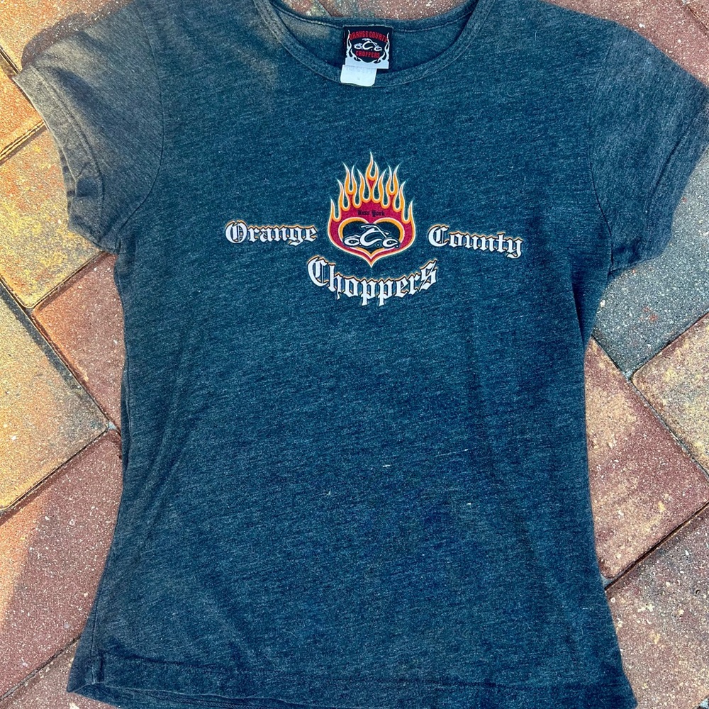 Gray Fitted Cap Sleeve T-Shirt with Gold Graphic
